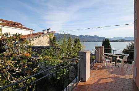 Aussicht von der Terrasse eines Appartements für bis zu 4 Personen auf der Isola dei Pescatori